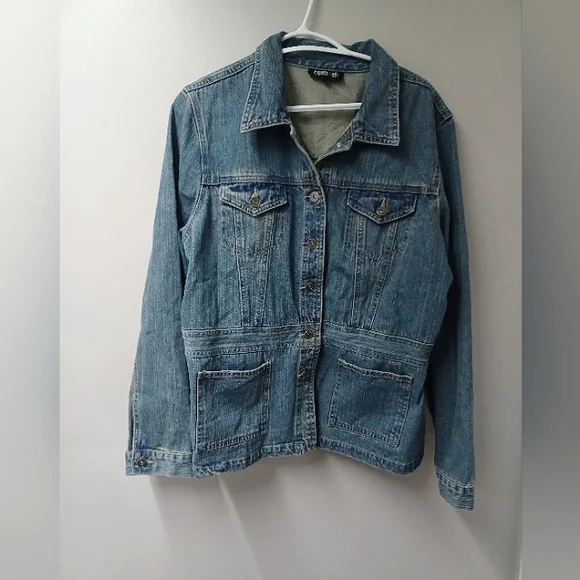 Jean jacket - Picture 1 of 2